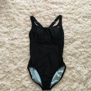 ✨NWOT✨ NIKE ONE-PIECE SWIMSUIT BRAND NEW!!